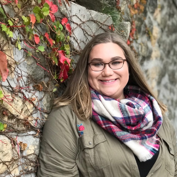 Meet your Posher, Sophie - Picture 2 of 4